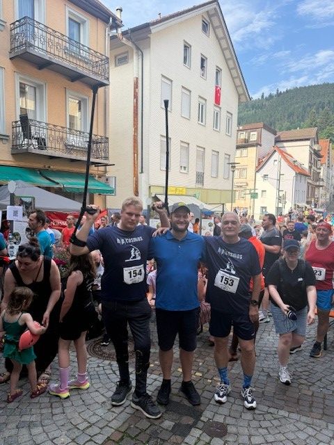 Bürgermeister Marco Gauger mit Teilnehmern des 18.Stäffeleslauf