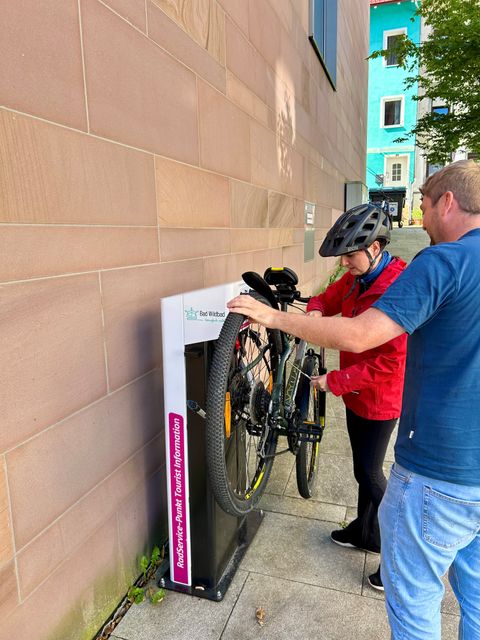 Die Touristik Bad Wildbad hat mit einer Radstation ihren Service für Biker erweitert.