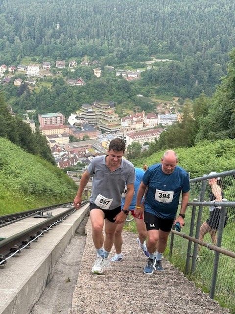 Die Teilnehmer des 18. Stäffeleslauf fast am Ende angekommen.