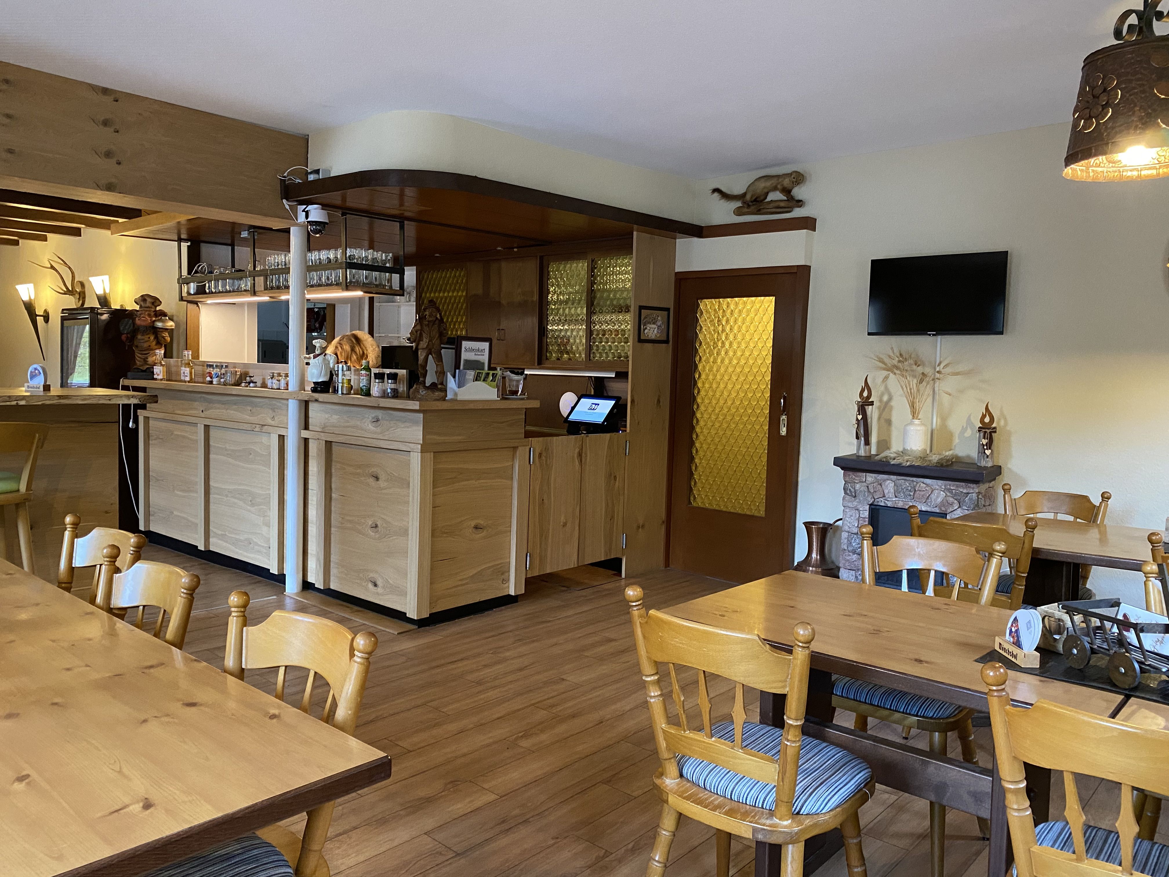 Regionale Küche erwartet die Besucher in den Gasträumen und im Biergarten des Campingplatzes Rehmühle.