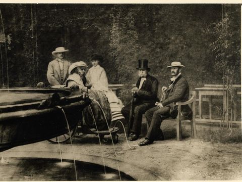 Königliche Gäste iim Garten des Badhotels 1857