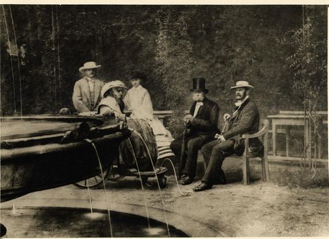 Königliche Gäste iim Garten des Badhotels 1857